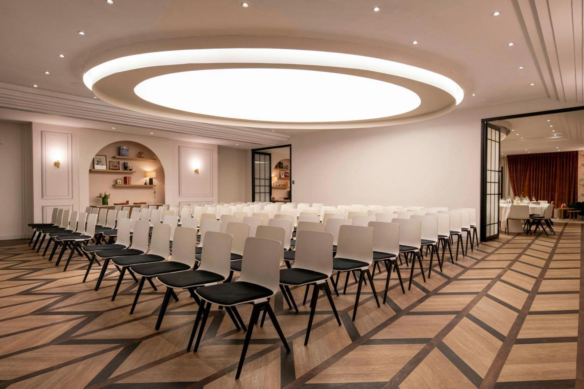Renaissance Nobel Tour Eiffel Hotel 4*
