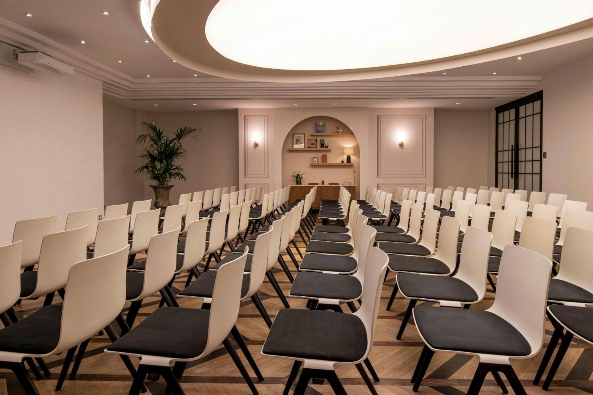 Renaissance Nobel Tour Eiffel Hotel 4*